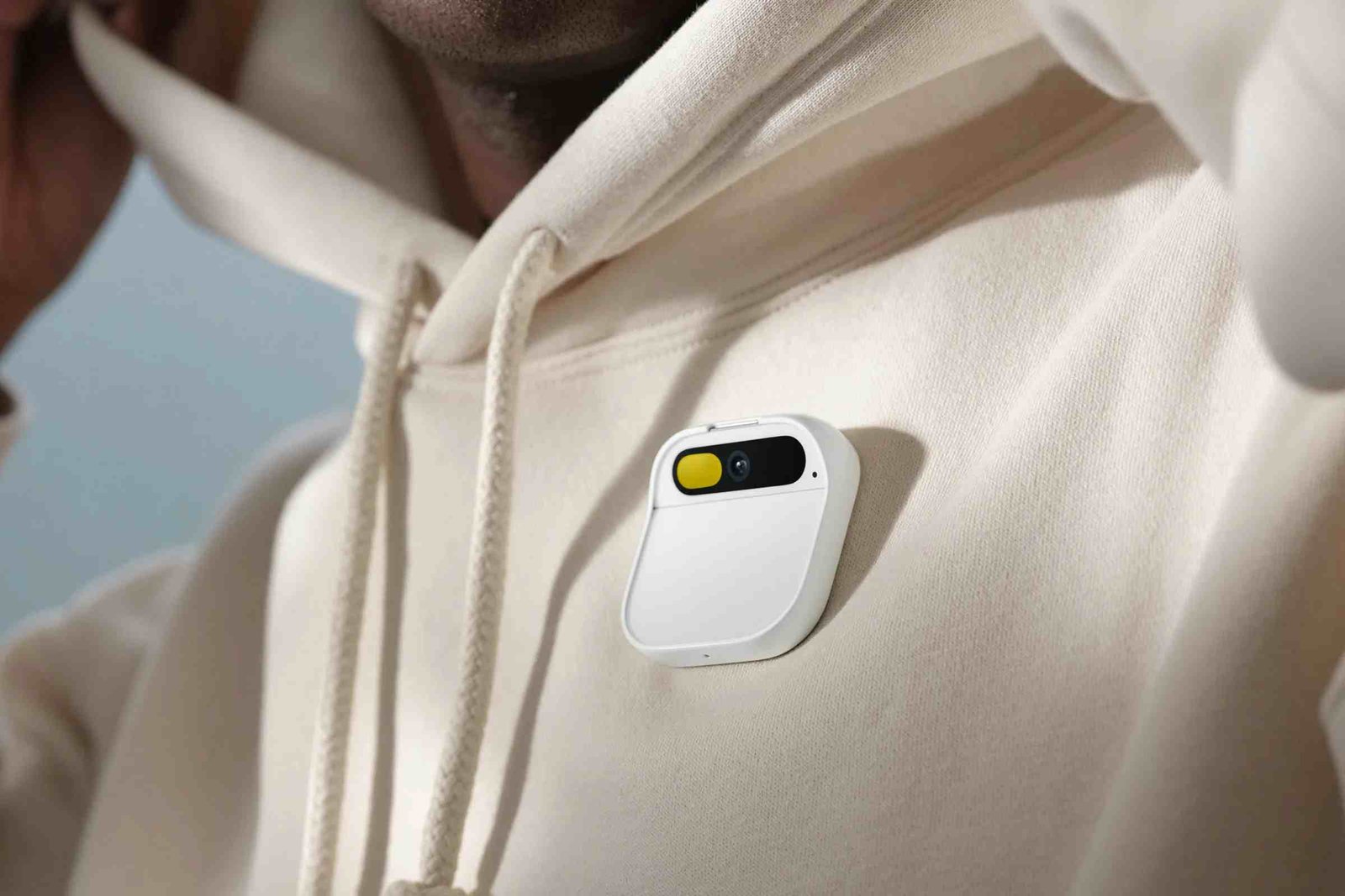 AI Pin: La tecnología sin pantalla que desafía a los smartphones